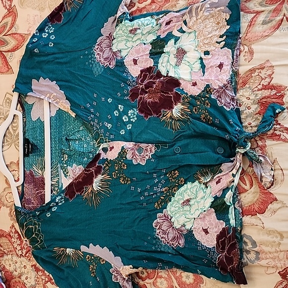 Rue 21 Floral Crop top - Picture 9 of 16